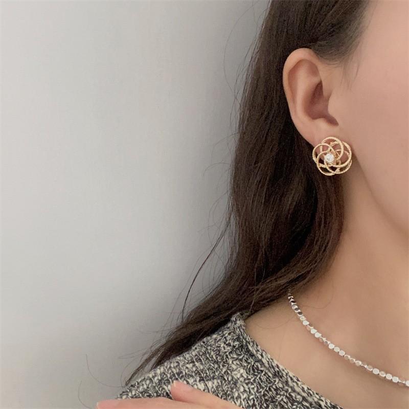 Металлические серьги с цветочным плетением без пирсинга — фото 3