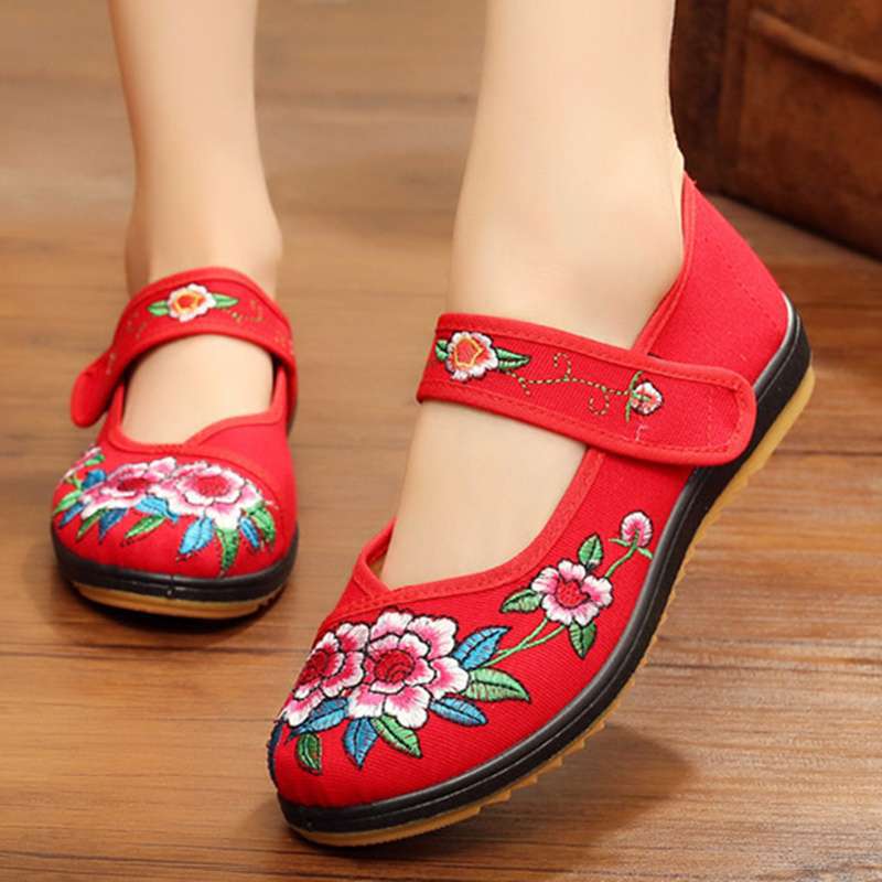 Ethnic style embroidered shoes Laobei cloth shoes women's shoes autumn shallow mouth strap embroidered shoes square dance dancing shoes mother shoes