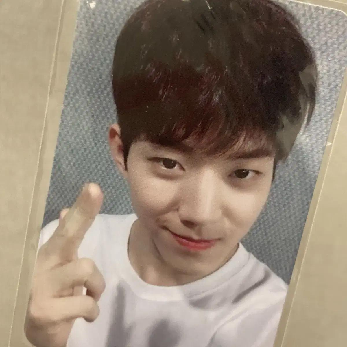 

Тайваньская фотокарточка Доуна из Day6