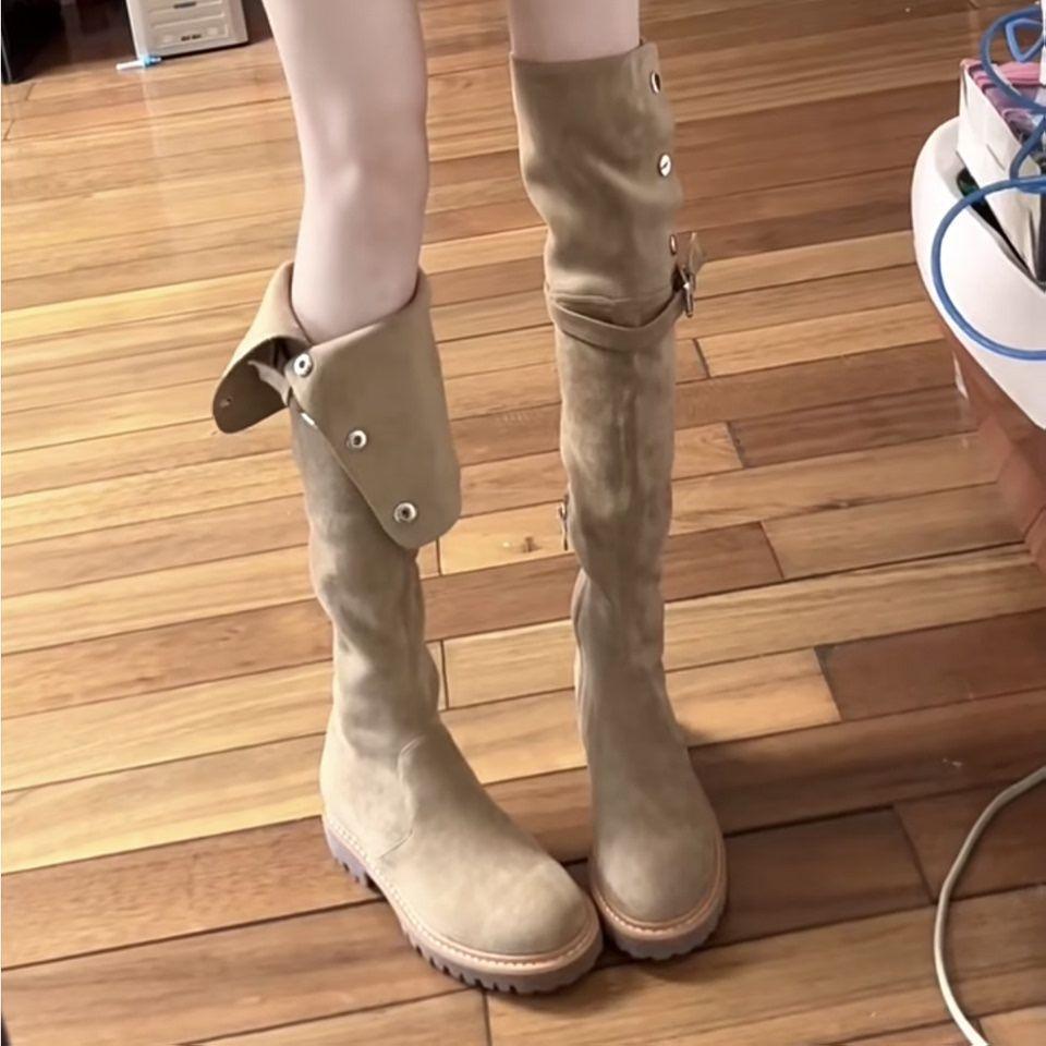 

Огромный, хорошо выглядит! Ботинки ботфорты на толстой подошве для женской новой моды 2025 года, замшевые универсальные ботинки-рыцари два в одном 40