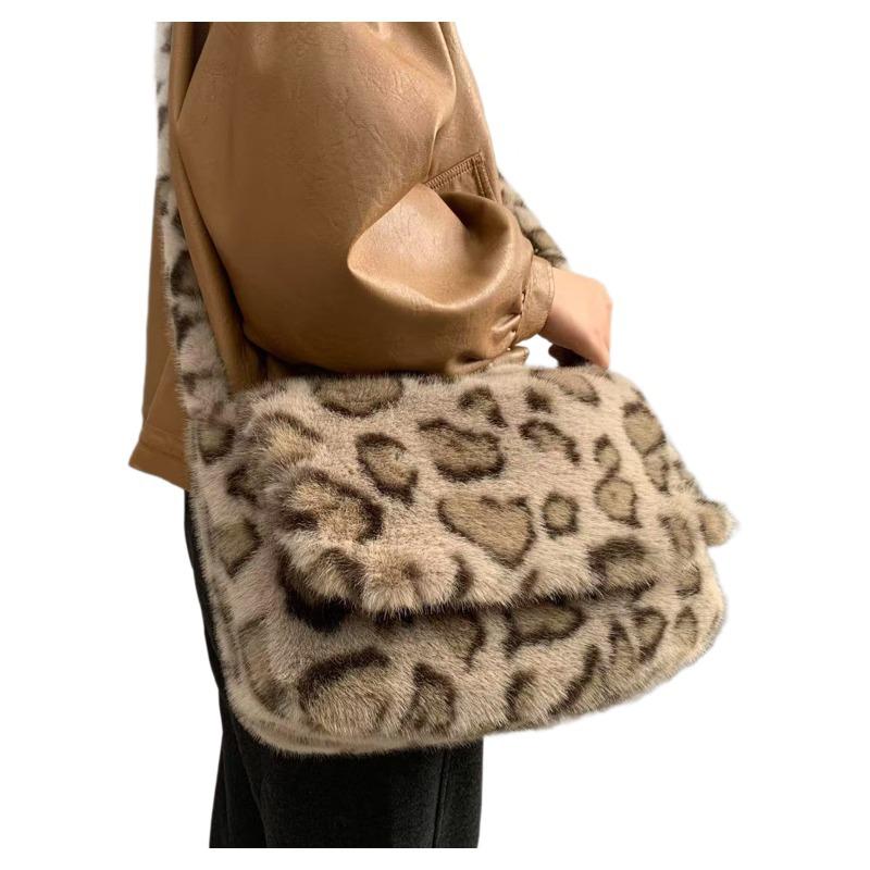 Leopard Print Plush Crossbody Bag Women's Korean Version Fashionable Faux Fur Large Capacity Shoulder Bag Flap Trend