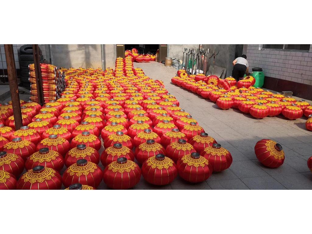 Large Outdoor Waterproof Iron Lantern for New Year and Spring Festival Celebrations