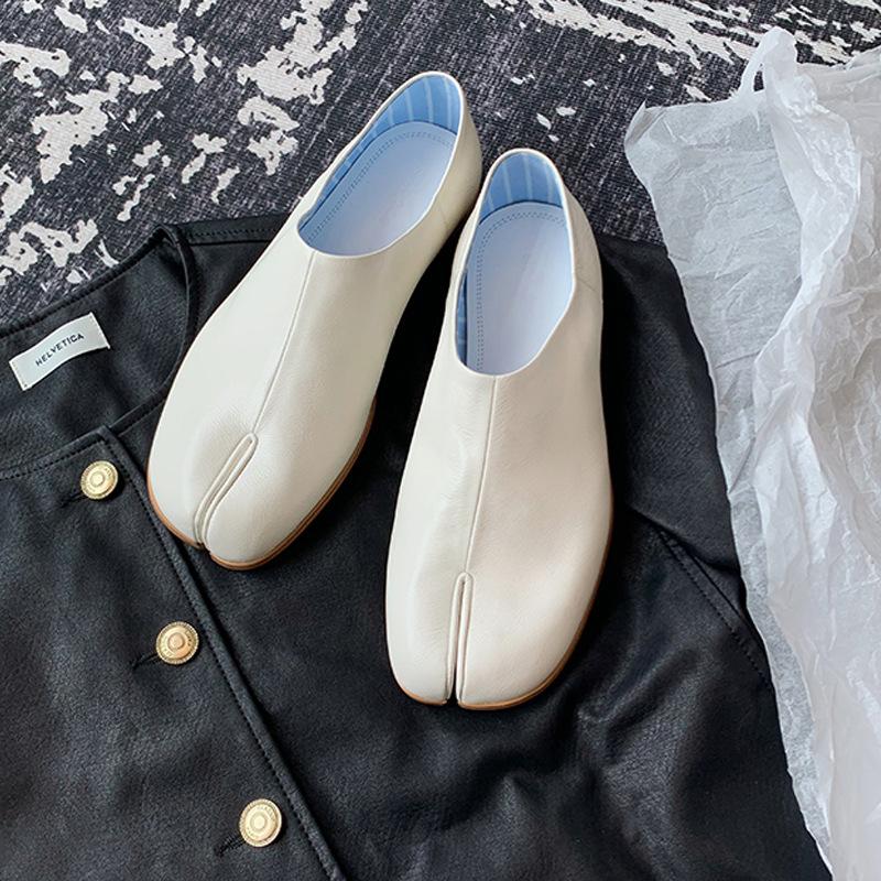 Grape mother pig's trotters split-toed shoes women's 2025 summer new silver horseshoe shoes lazy one pedal flat bottom shallow mouth single
