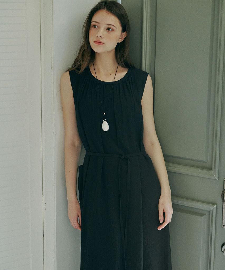 MALOUPE 7107 Crinkle Sleeveless Long Dress (Black)