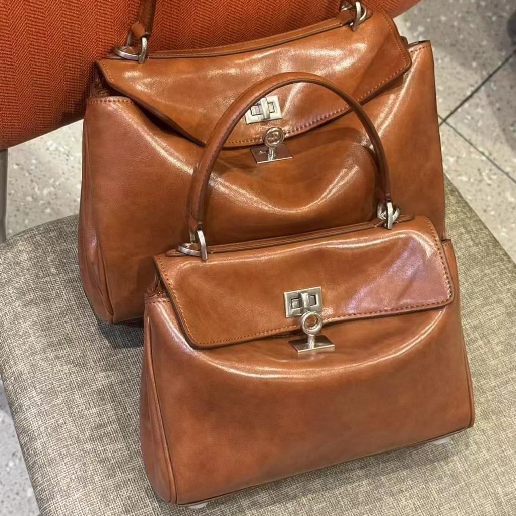 Large Capacity Cowhide Rodeo Lock Retro Oil Wax Cowhide Casual Single Shoulder Cross-Body Bag