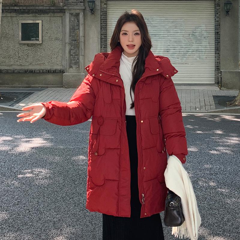 

Женская пуховая куртка 2025 зима средней длины, корейская версия свободная повседневная теплая куртка большого размера с набивкой, утолщенная хлопковая куртка XXXL красный