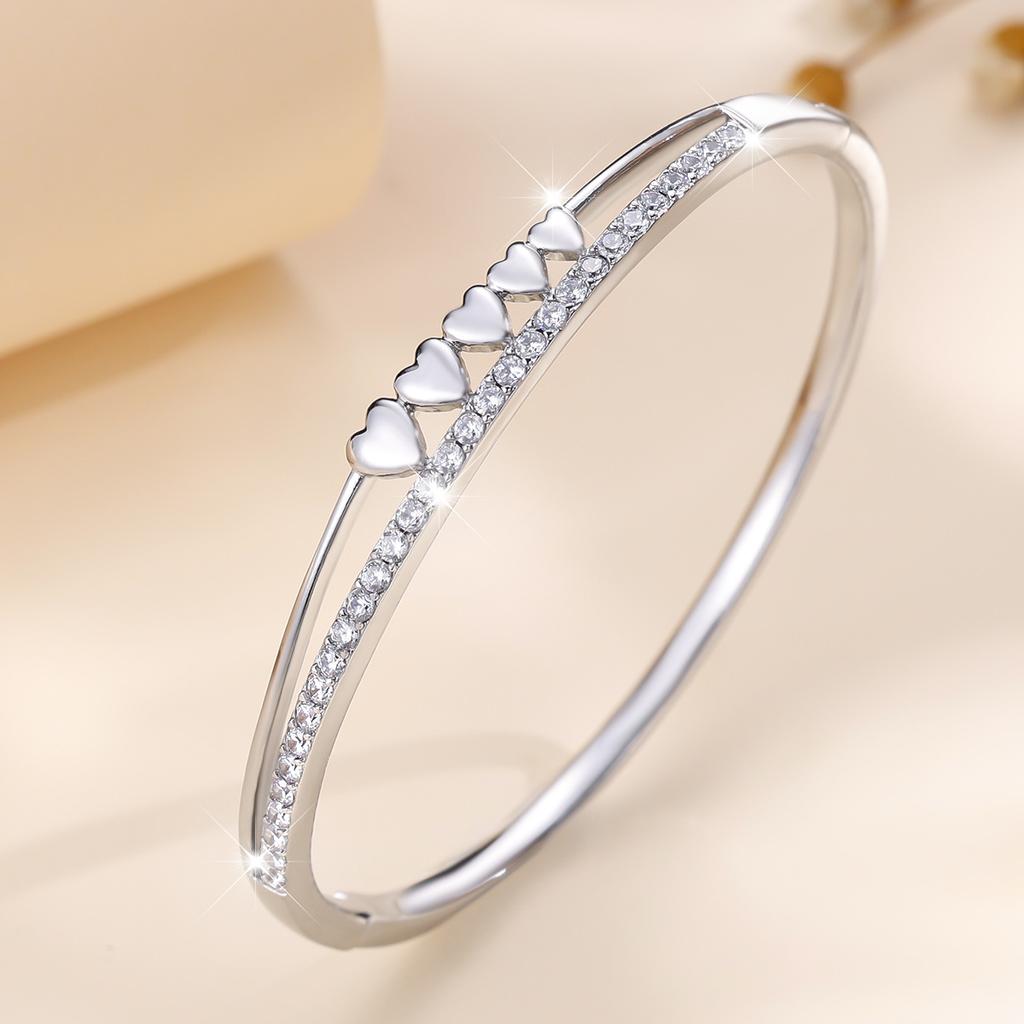 New Heart-shaped Jewelry, Stacked Love Bracelet, Light Luxury, Fashionable Niche Design