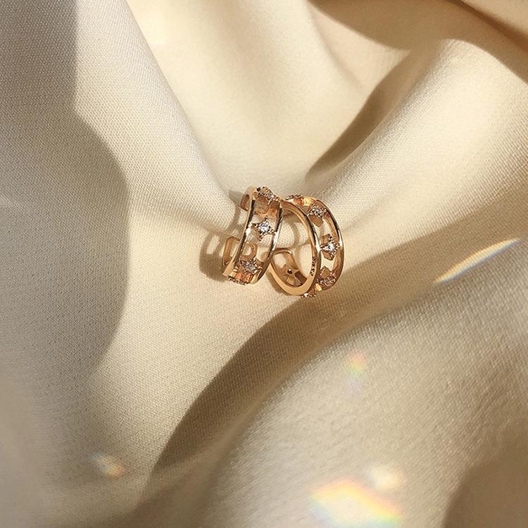 "French Retro Star Tassel Ear Cuff: Elegant, Non-Pierced Earrings for Women"