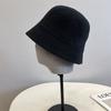Cappello a secchiello lavorato a maglia in filato di cashmere circolare, piccolo e semplice cappello da pescatore a campana dritto in peluche alla moda per l'autunno e l'inverno