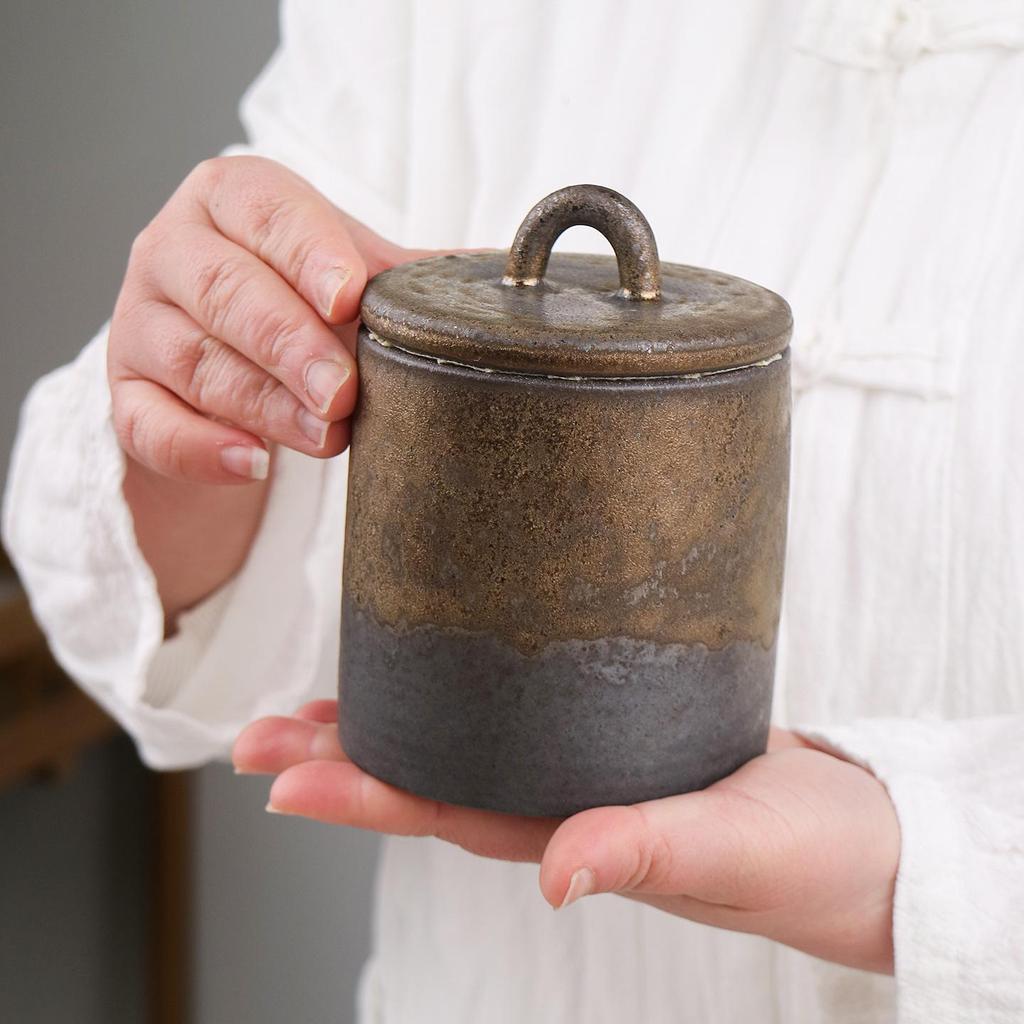 Japanese Retro Ceramic Tea Storage Canister - Moisture-proof, Sealed Pottery Jar for Pu'er, Black, and Green Tea