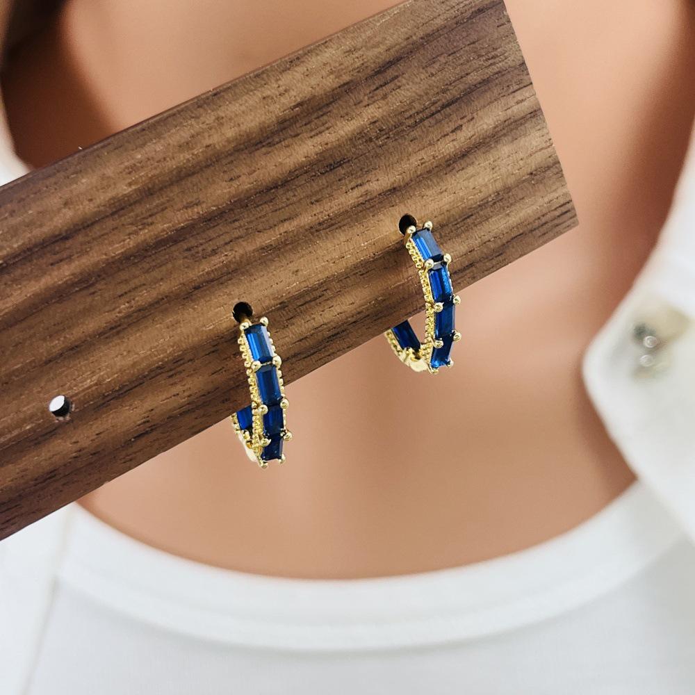 Eleganckie kolczyki koła z cyrkoniami: Pozłacany 18-karatowym złotem do noszenia na co dzień