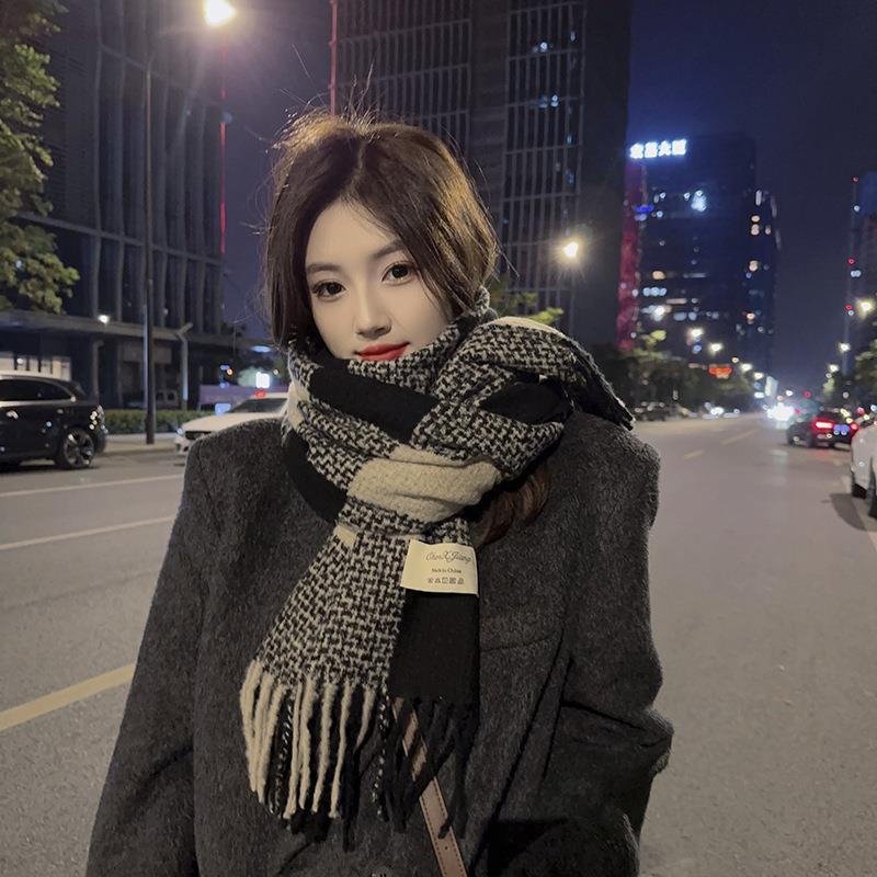 Cozy Retro-Style Unisex Cashmere Imitation Scarf – Warm Korean-Inspired Shawl for Autumn and Winter