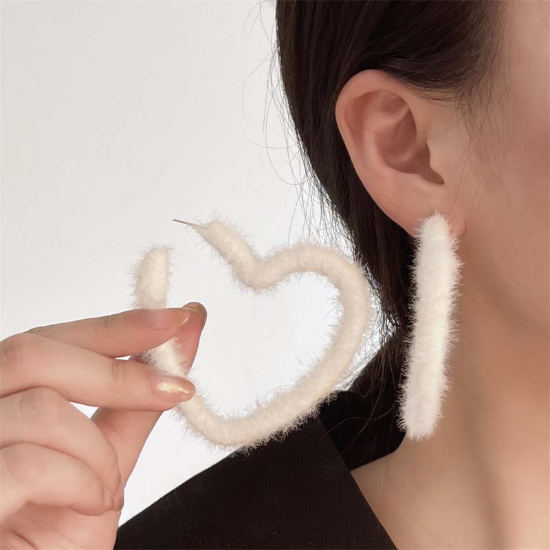 Orecchini a Cerchio Cuore in Peluche Bianco Dolci Coreani per Donna Orecchini Esagerati a Forma di C Gioielli Regalo per Matrimonio Festa