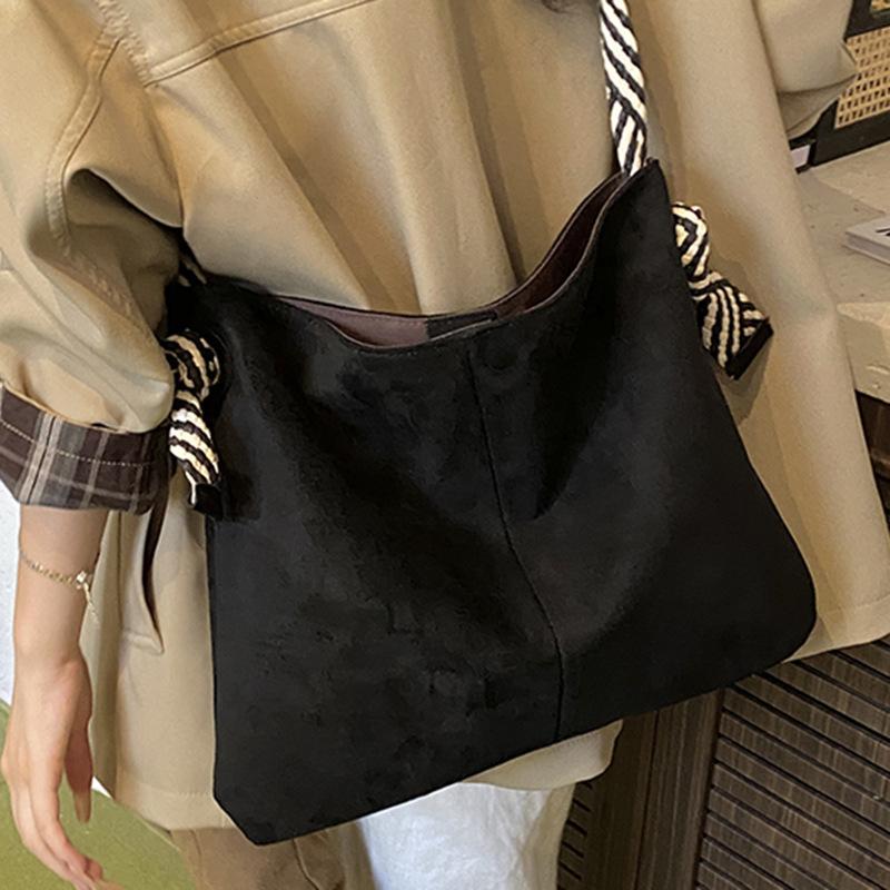 Fashion 2025 autumn new simple retro texture casual tote bag wide shoulder strap large capacity shoulder messenger bag
