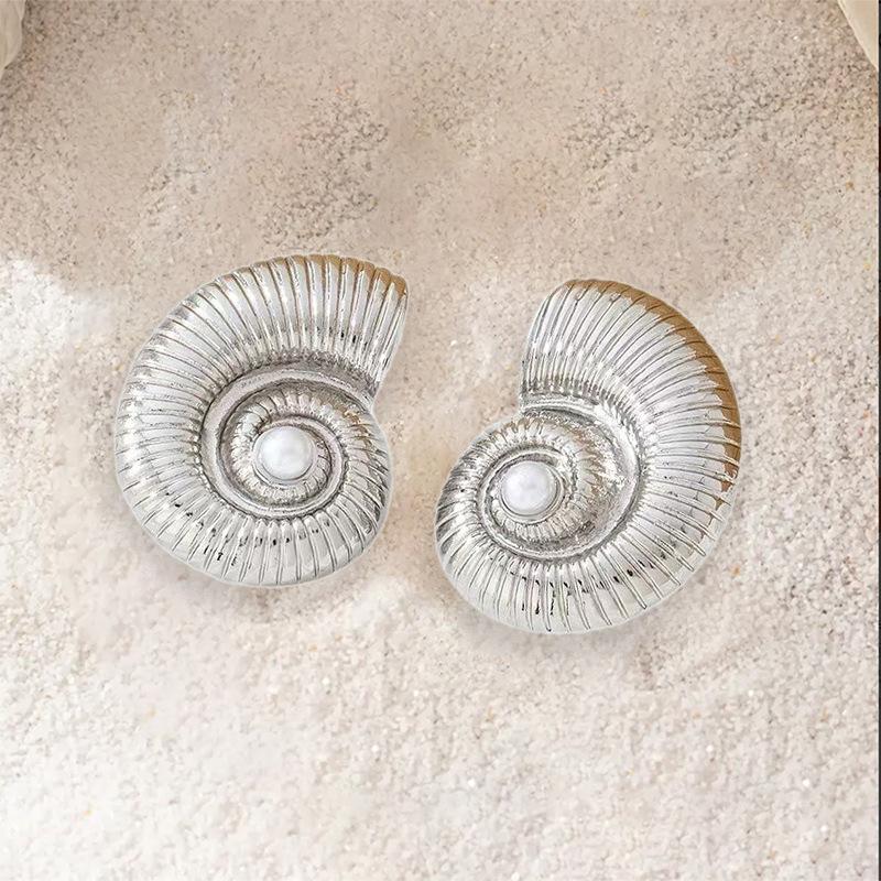 

Vintage medieval imitation pearl conch earrings starfish shell beach vacation wind stud earrings срібло сірий колір