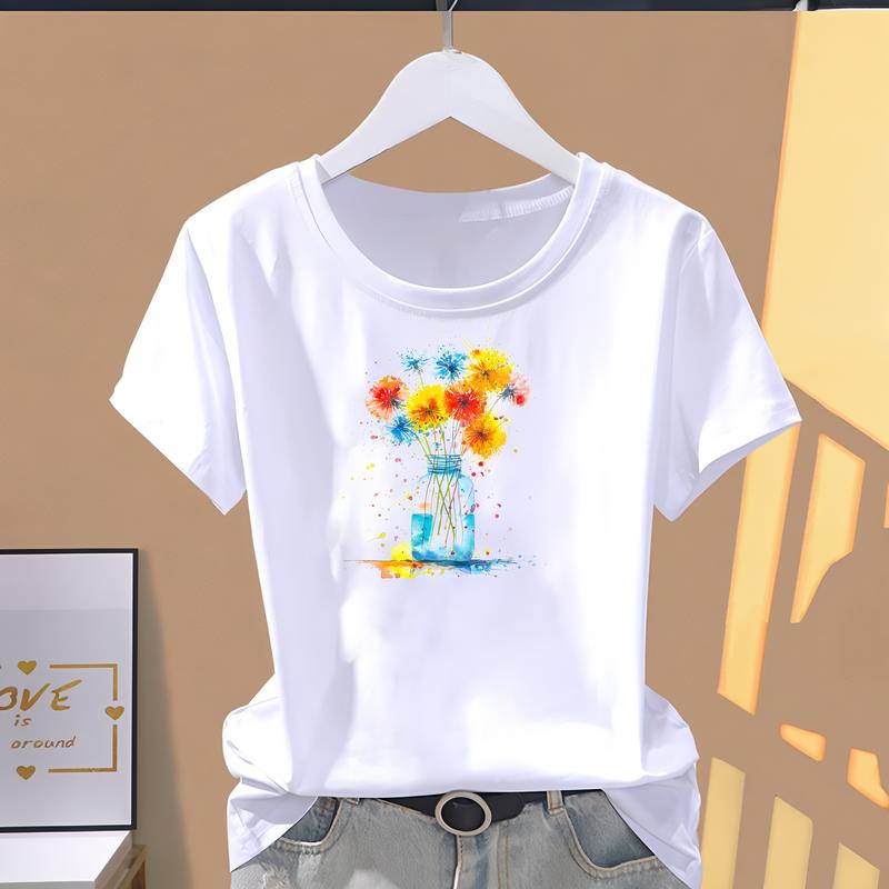 Women's daily wear T-shirt, cute and stylish summer design, short-sleeve trendy fashion top.
