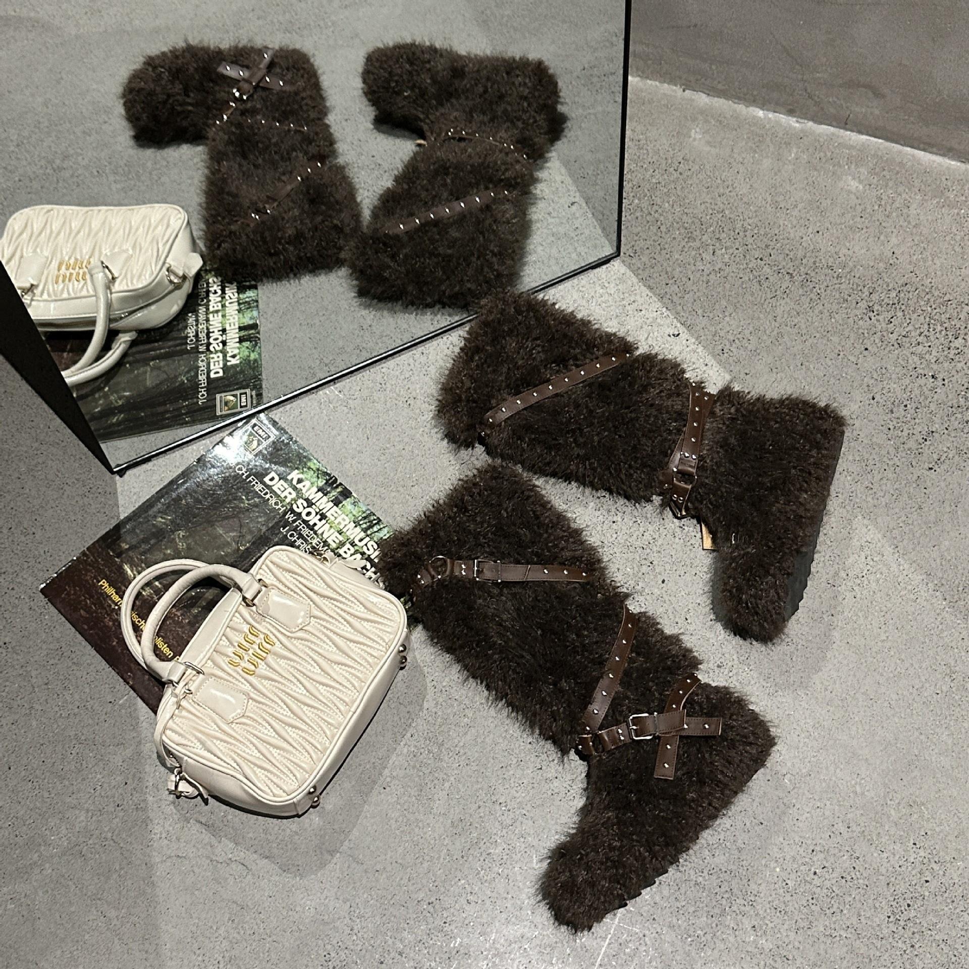 

2025 осень и зима новая мода плоская подошва пушистые модные ботинки женские толстая подошва тренд теплые плюшевые ботинки женские 39