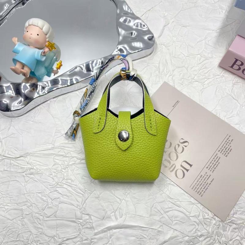 1Pcs Creative Bluetooth Earphone Bag Mini Cute Basket Bag Pendant High-Grade Leather Car Keychain Small Items Handbag