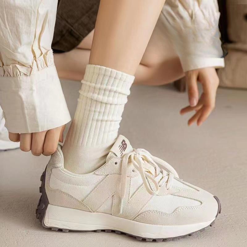 1 paire de chaussettes noires et blanches pour femmes, chaussettes Tube central, tendance coréenne et japonaise, automne et hiver