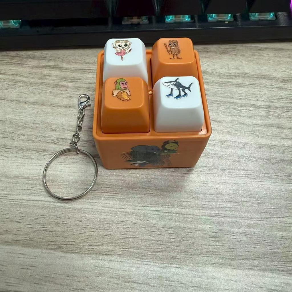 Shanhaijing Holzstab Schlüsselanhänger mit Kreuz Vier-Tasten Sprach-Dekompressions-Spielzeug