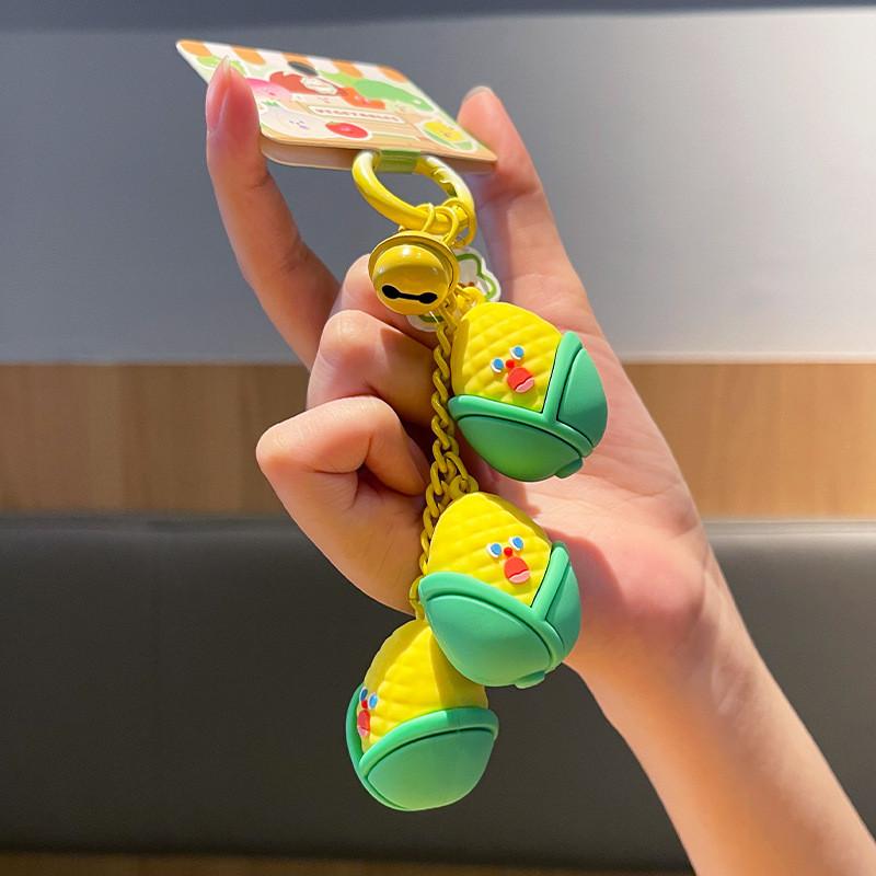 Squeezing Vegetable Carrot Keychain With Cute Cartoon Design For Kids And Collectors