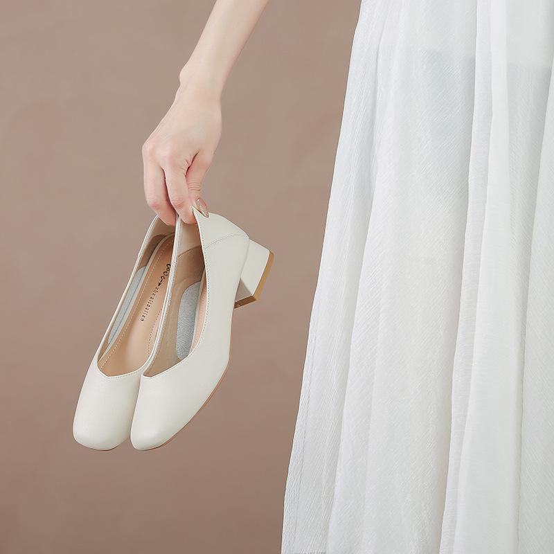 8-0 thick heel grandma shoes new Korean version square head shallow mouth middle heel soft leather commuting comfortable versatile single shoes women