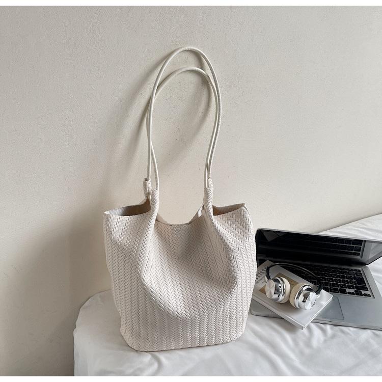 Tuo extra-large bag women's new simple commuter underarm bag autumn and winter fashion versatile shoulder bag large-capacity handbag