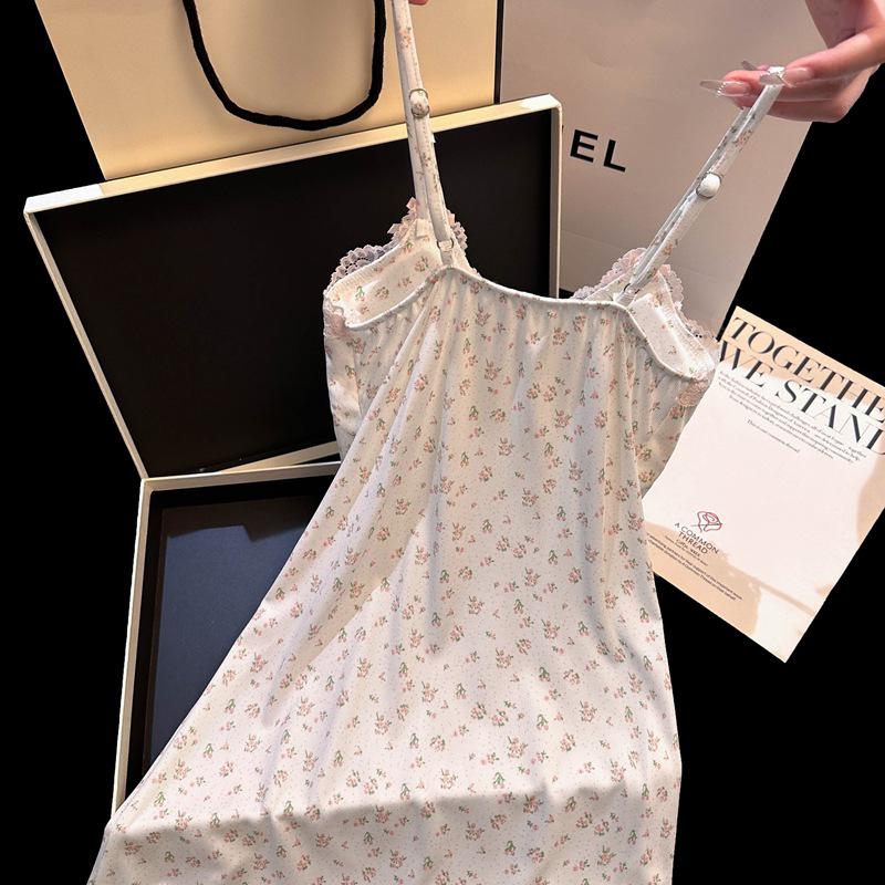 Damen Süß & Würzig Nachthemd: Blumendruck, Spitzenpatchwork, mit Brustpolstern