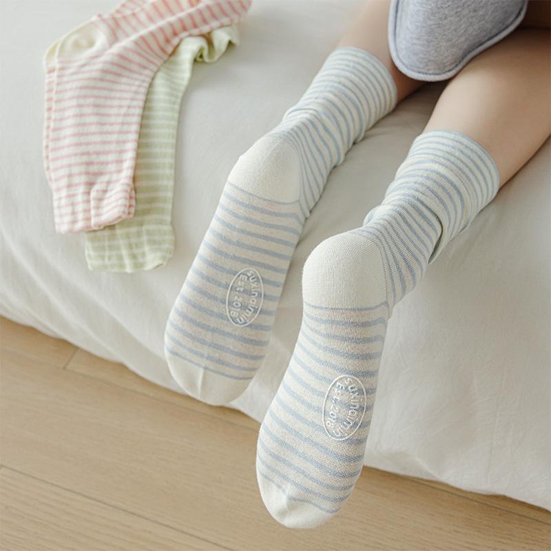 5 Pairs of Female Spring and Summer Personality Letter Dispensing In The Tube Stripe Pile Socks