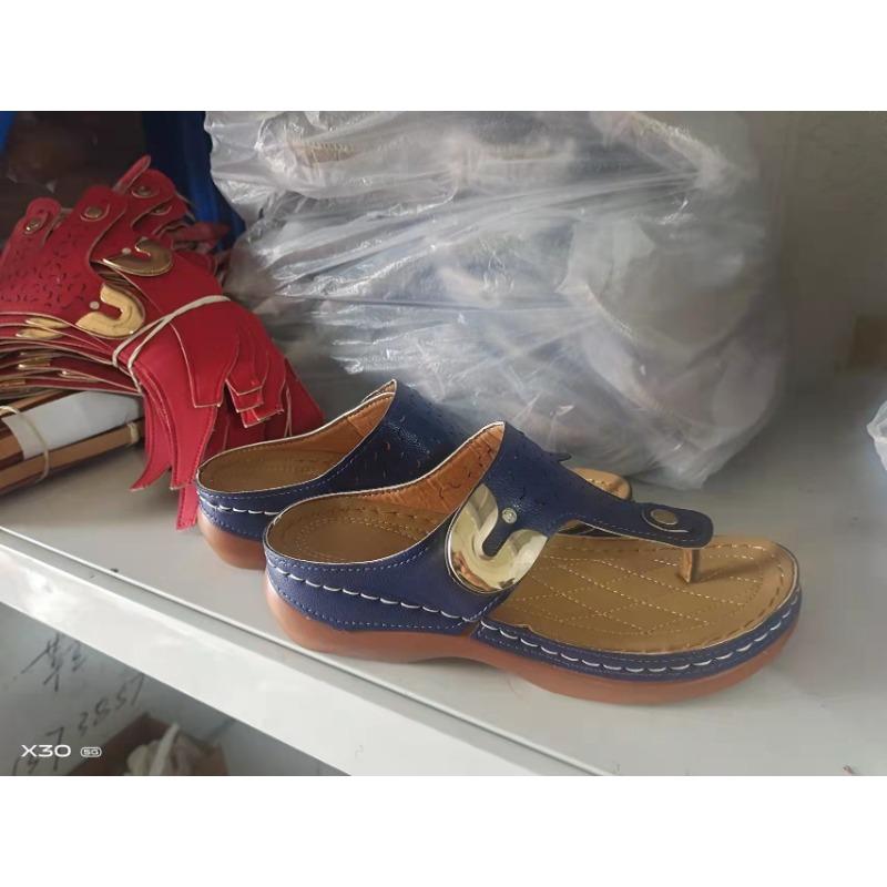 Flat-bottomed thick-soled women's cool slippers large size 4 thick-soled flip-flops shoes summer new wedge slippers
