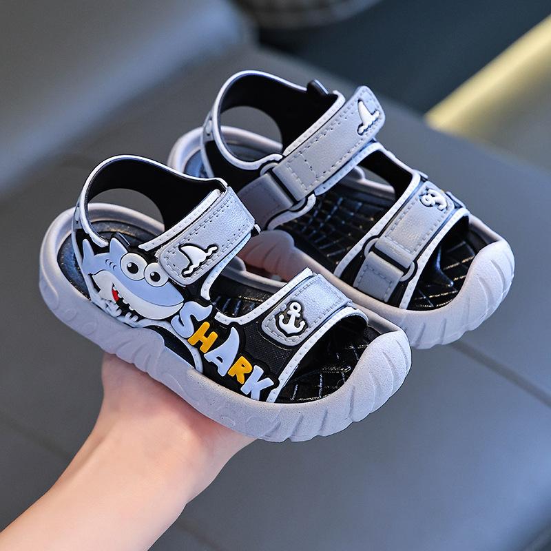 New trendy summer sandals for boys, stylish soft-soled shoes for older children, stylish children's and toddler boys' beach shoes
