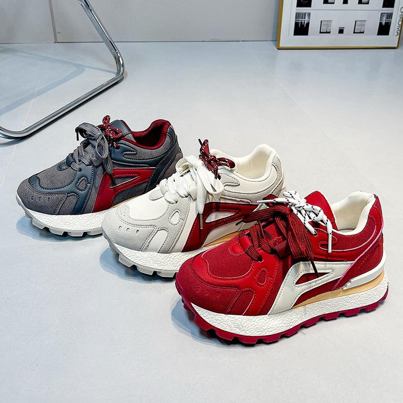 Chaussures pour femmes à rehausse intérieure 2025 nouvel automne à semelle épaisse super tendance chaussures de sport running spectacles petites et légères Forrest Gump chaussures de papa