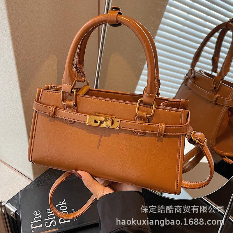 Korean version of simple and versatile niche portable commuter bag women's 2025 autumn and winter new high-end textured messenger tote bag