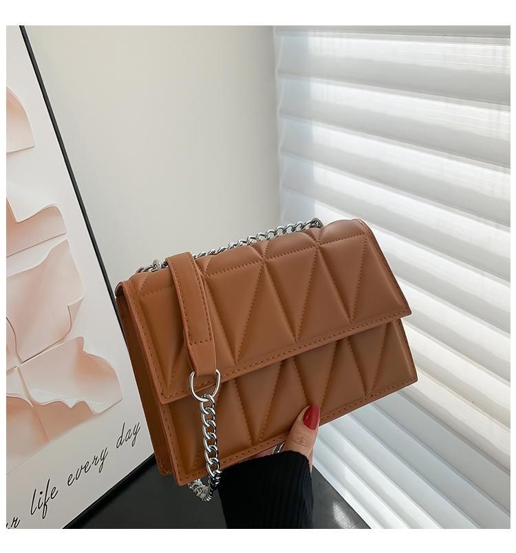 

Жіноча маленька квадратна сумка на ланцюжку з ромбами 2024, нова маленька квадратна сумка з поліуретану, корейська версія, модна проста та модна коса сумка на одне плече коричневий