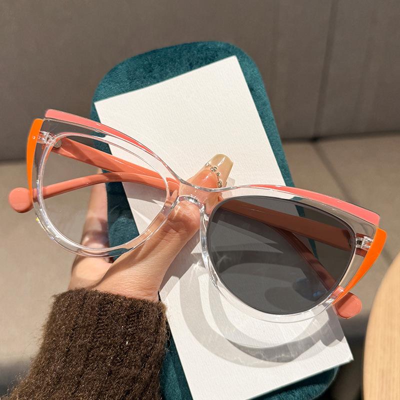 Fashion Cat Eye Photochromic Presbyopia Glasses for Women Comfortable Large Frame Reading Glasses with Plus Diopters