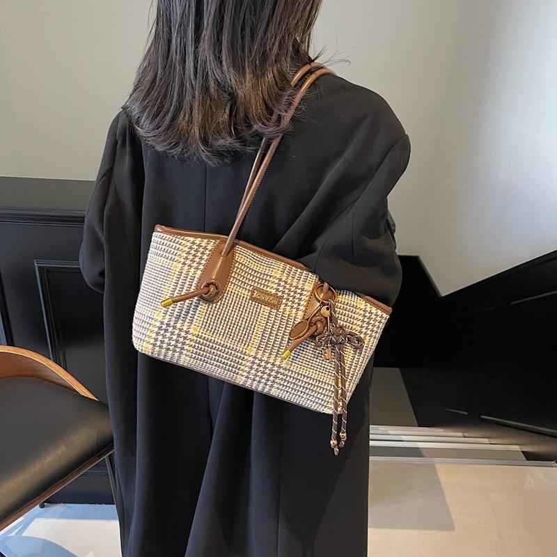 Premium texture autumn and winter explosive shoulder bag large-capacity commuter big bag women's 2025 new trendy commuter tote bag