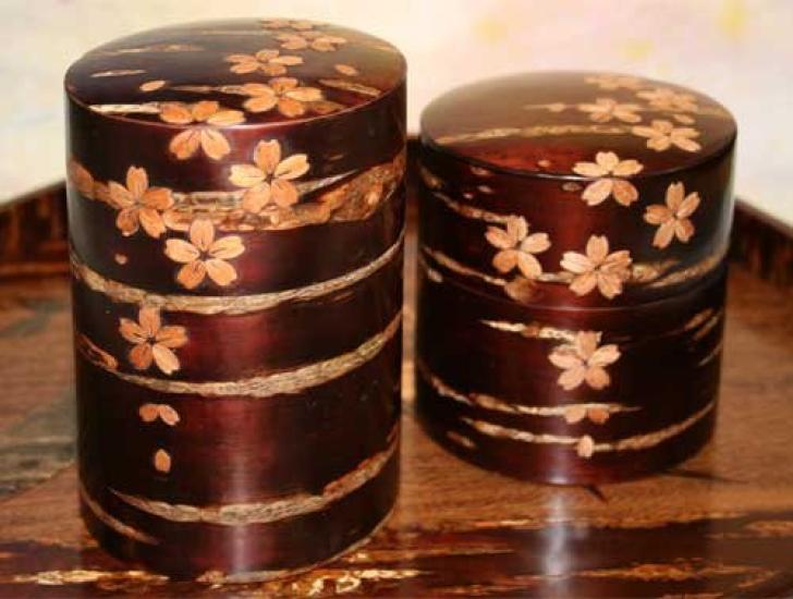Kakunodate cherry bark crafts: Tea caddy made entirely from cherry bark (medium)