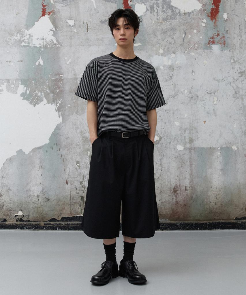 AGOD Back Incision Stripe Half T-Shirt [Black]