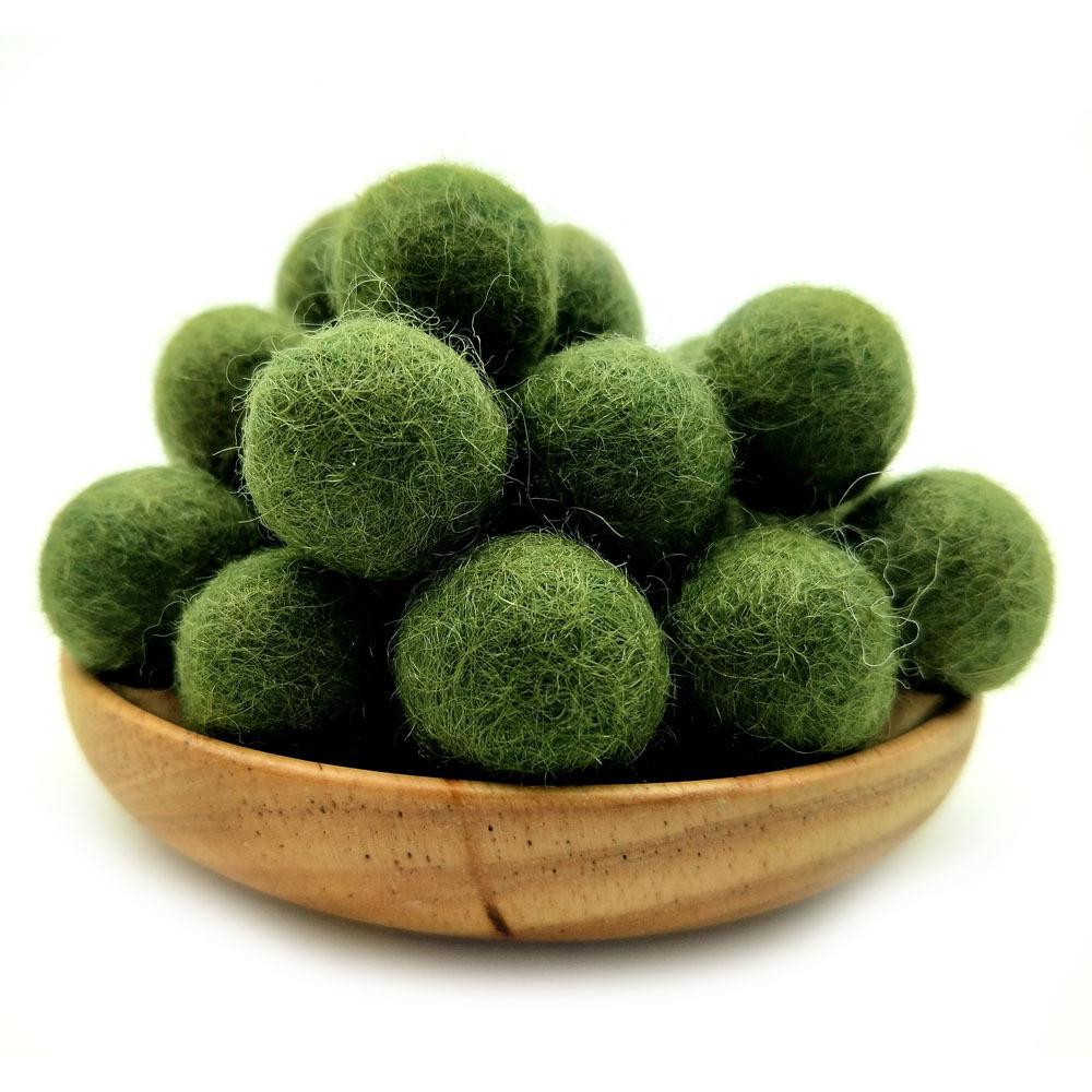 Barevné 2cm vlněné bambulky na vánoční ozdoby a DIY plstění jehlou