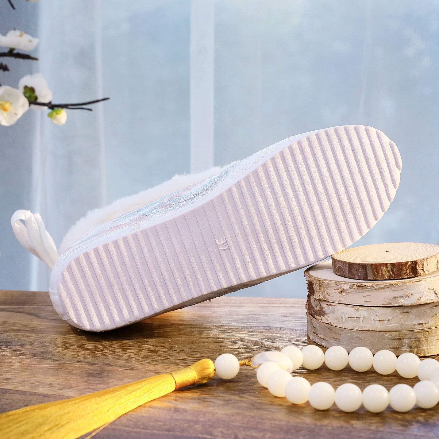 

Women s Embroidered Hanfu Shoes with Inner Lift and Upturned Toe, Ming Style Bow for Spring and Autumn 35