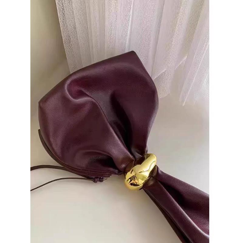 New pleated cloud bag women s high-end niche design portable shoulder crossbody chain underarm bag tide