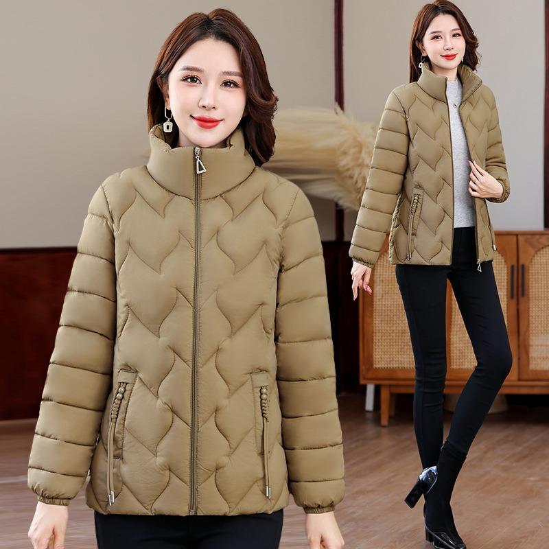 Padded-on Women's Short Winter Coat, Small Padded Jacket, Thickened Medium Mother's New Down Padded Jacket.