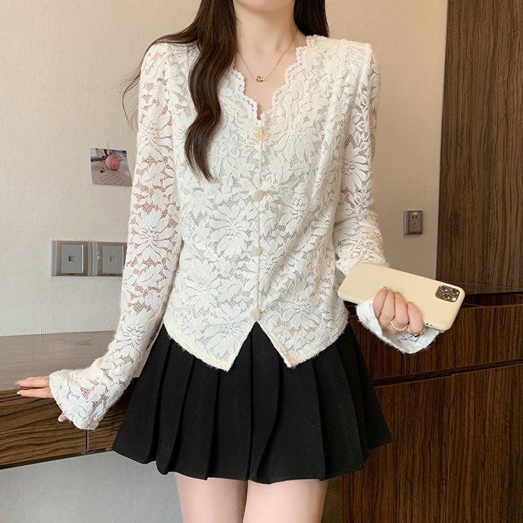 

French Design Fleece-Lined Plus Size V-Neck Lace Top with Bell Sleeves 4XL абрикосовий