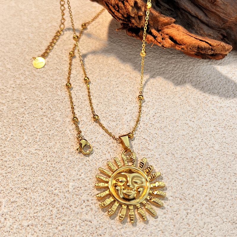 

A fashionable stainless steel necklace with sunflower pearl collarbone chain suitable for daily wear