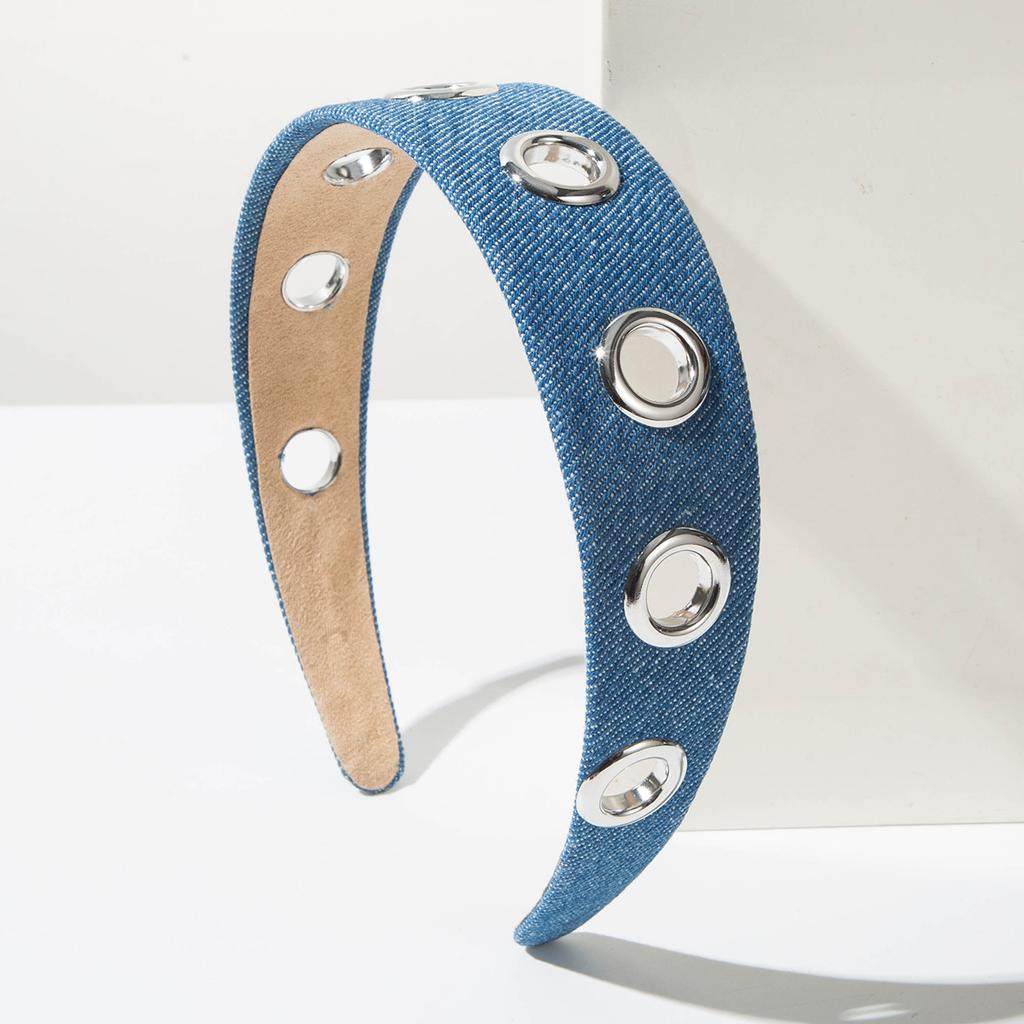 Fascia alla moda in tessuto denim a tesa larga per donna, semplice e versatile, con elegante accessorio per capelli con occhiello in metallo.