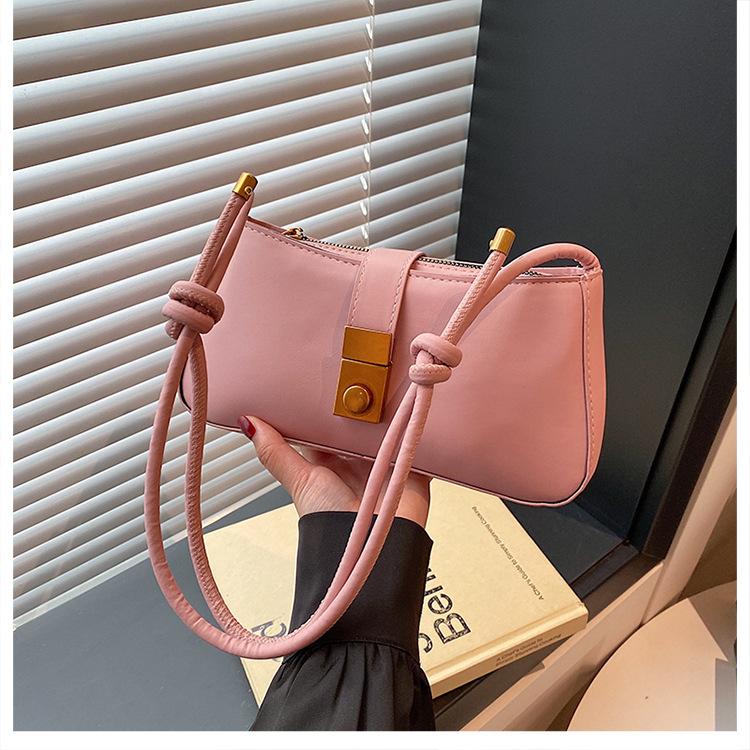 

French niche underarm bag women s 2025 new fashion commuter small square bag high-end simple shoulder messenger bag розовый