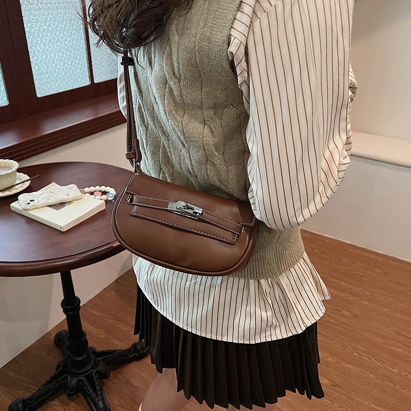 2025 new messenger bag fashion trend small square bag casual niche design high sense this year popular commuter bag