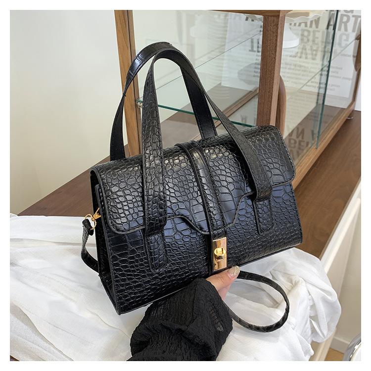 

Retro versatile women s bags, high-end niche design 2025 autumn shoulder bags, trendy fashion underarm bags, messenger bags чёрный