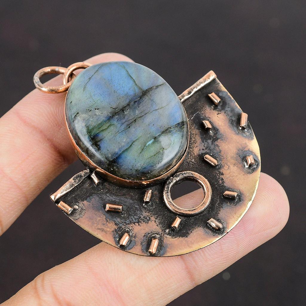 Pingente de cobre labradorita Um pingente de pedra preciosa de qualidade única Pingentes artesanais Jóias de cobre Pingente de declaração Presente de casamento Pingente novo em folha