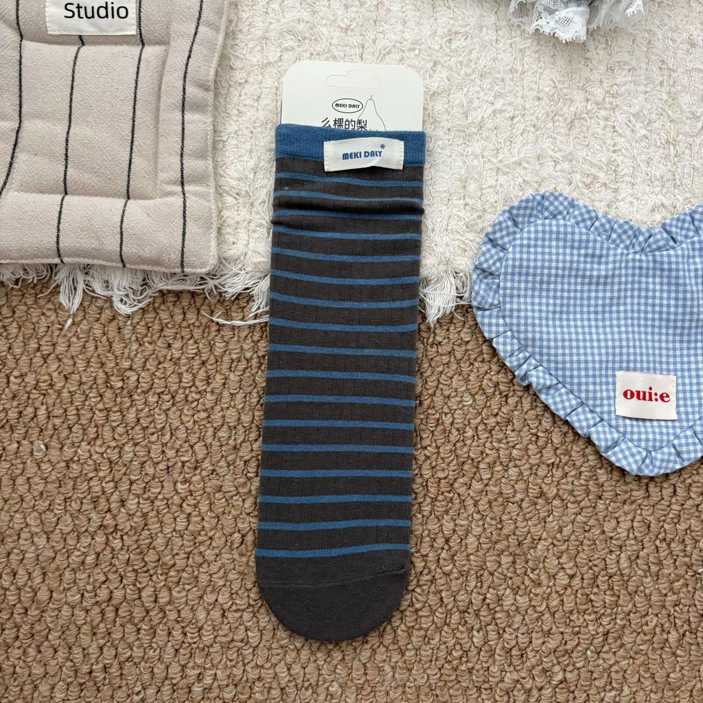 Ladies Spring and Autumn Vintage Bow Striped Mid Barrel Pile Cotton Socks